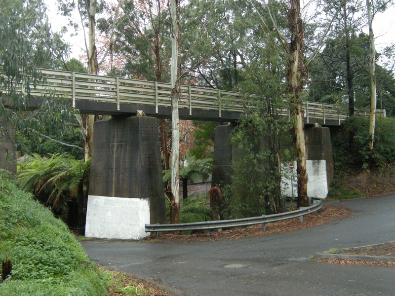 137665: Warburton Rail Trail 1 km West of Warburton looking East