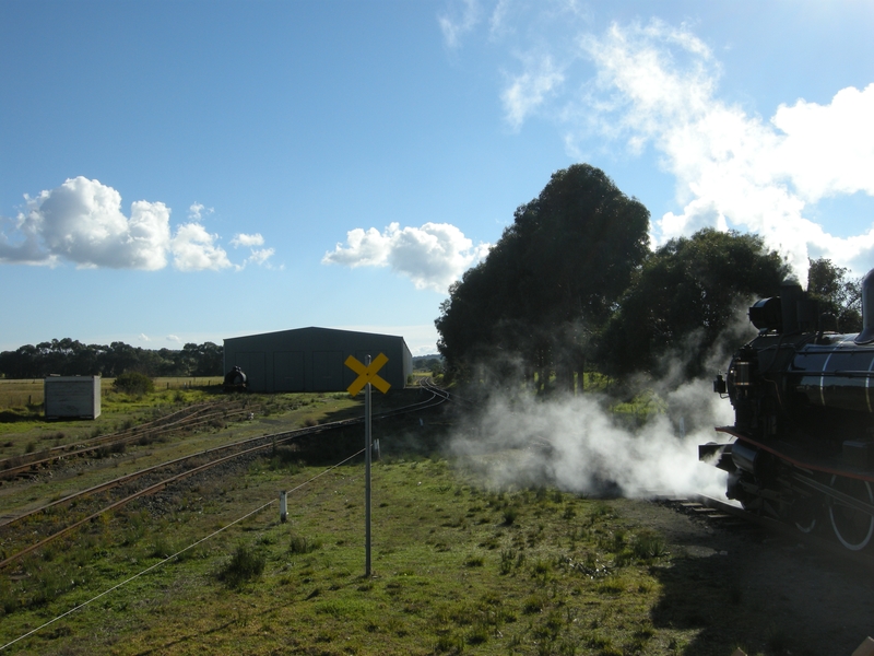 137690: Lakers Siding 1 27 pm arrival Passenger from Queenscliff