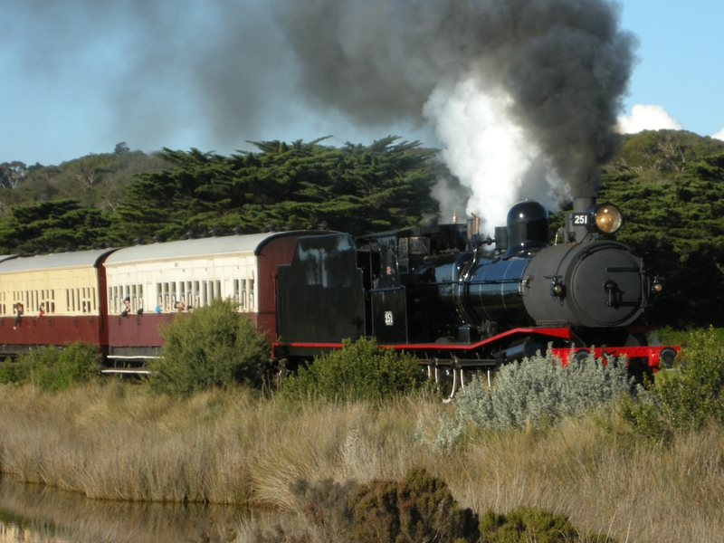 137709: Marine Discovery Centre Level Crossing 2 45 pm Passenger to Drysdale T 251