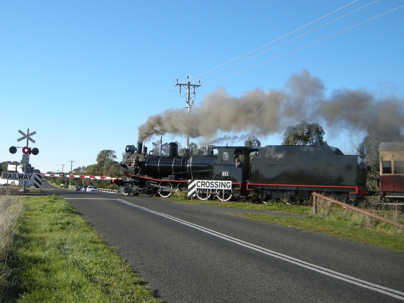 137713: Banks Road Level Crossing 2 45 pm Passenger to Drysdale T 251