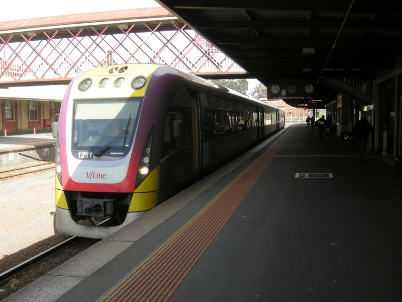 137737: Bendigo Down Passenger to Echuca VL51