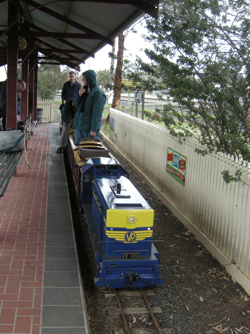 137741: Elmore Miniature Railway Passenger 'Y 101' at Station