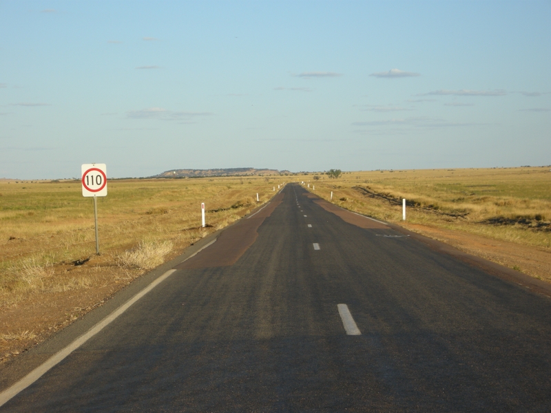 201500: Landsborough Highway 25 km from Winton looking East