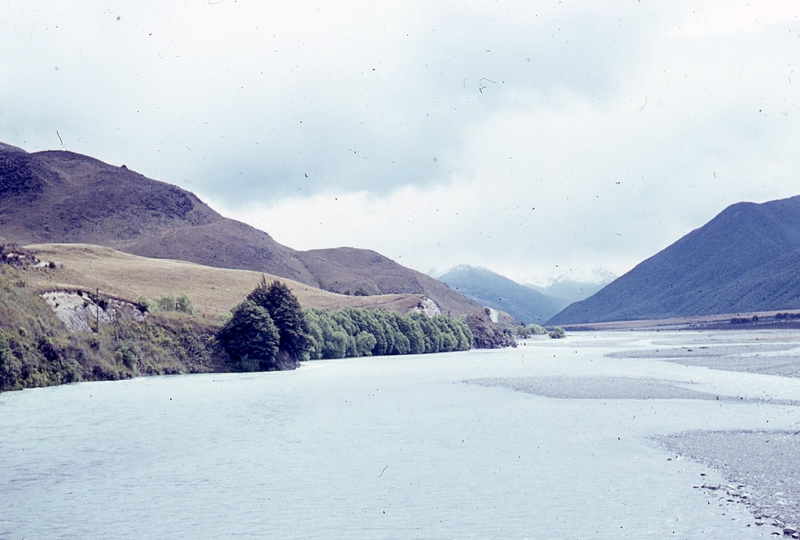 400055: Waimakariri River to the west of Cass looking upstream