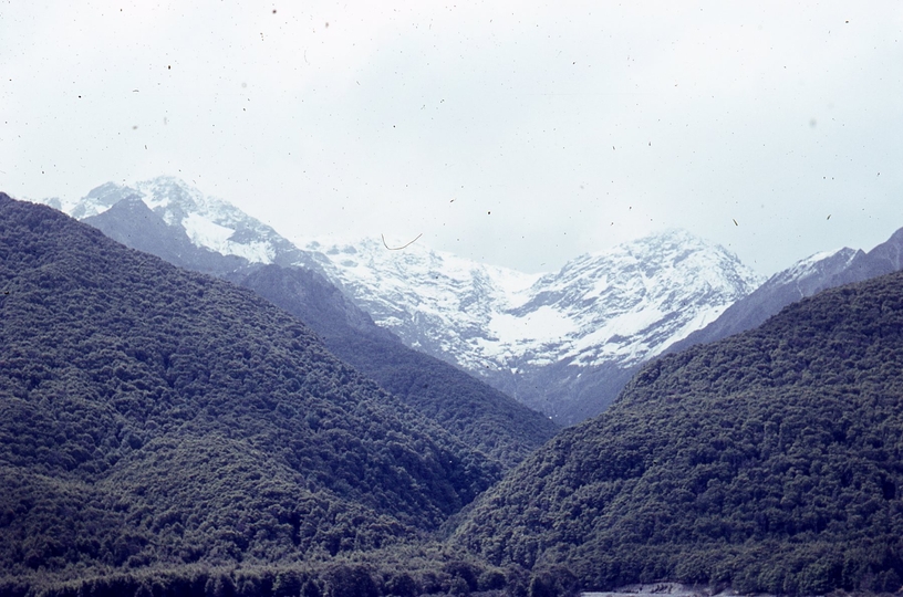 400058: Mountains near Cora Lynn