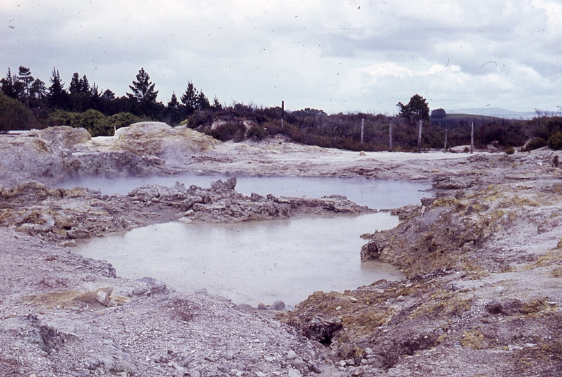 400062: Rotorua Tikitere Hell's Gate boiling sulphur pools