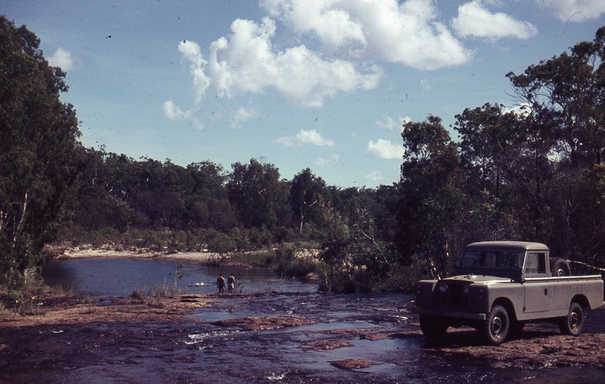 400085: Groote Eylandt NT Angurugu River Top Crossing No2 Land Rover on ford