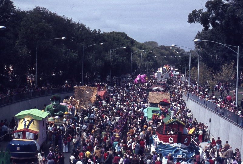 400308: Melbourne Victoria Moomba Floats at end of parade