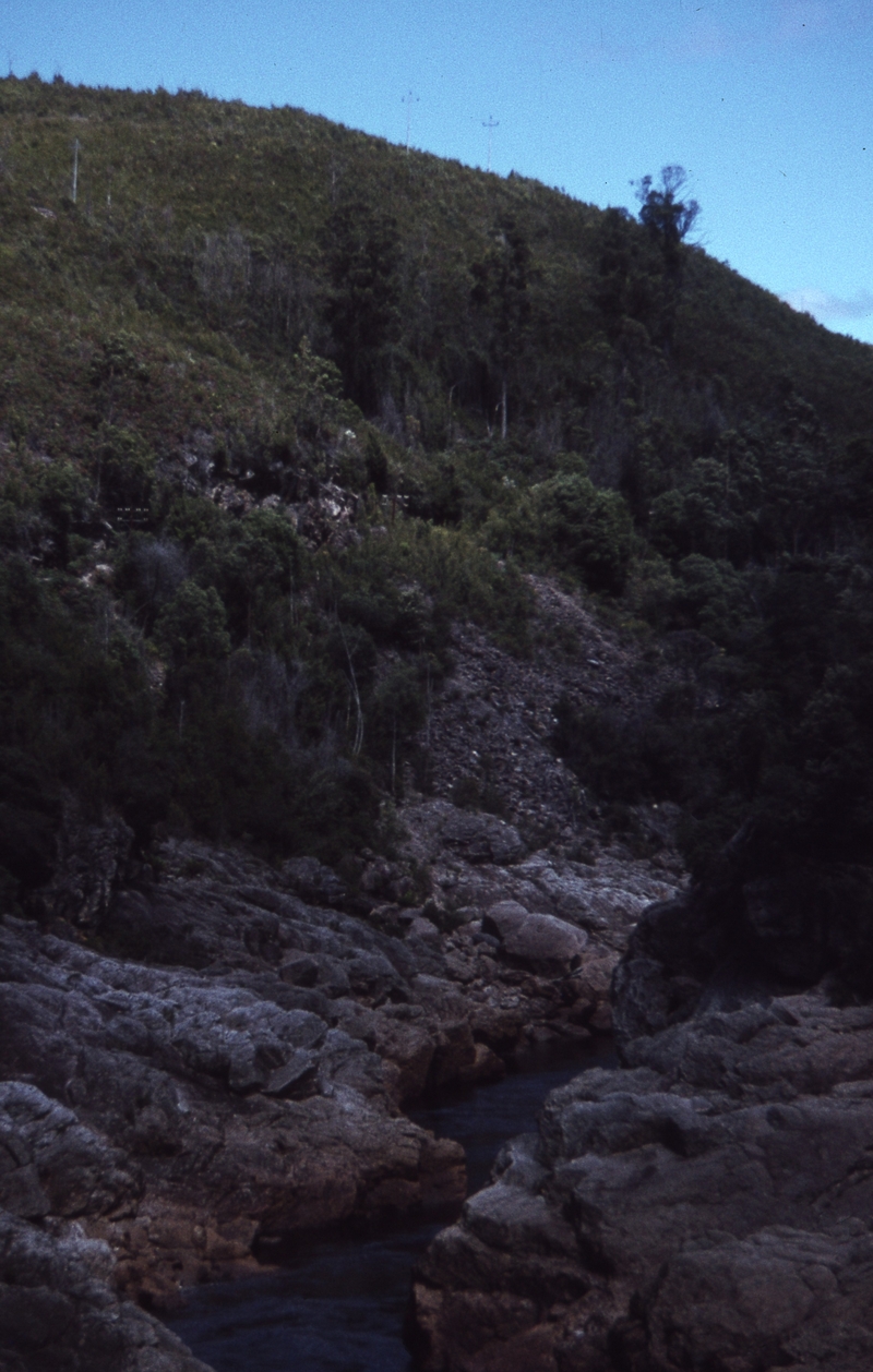 400377: Pieman River Tasmania looking downstream from first EBR Bridge