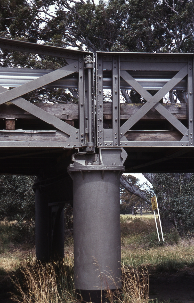 400472: Sale Victoria Swing Bridge pier at end of moveable span