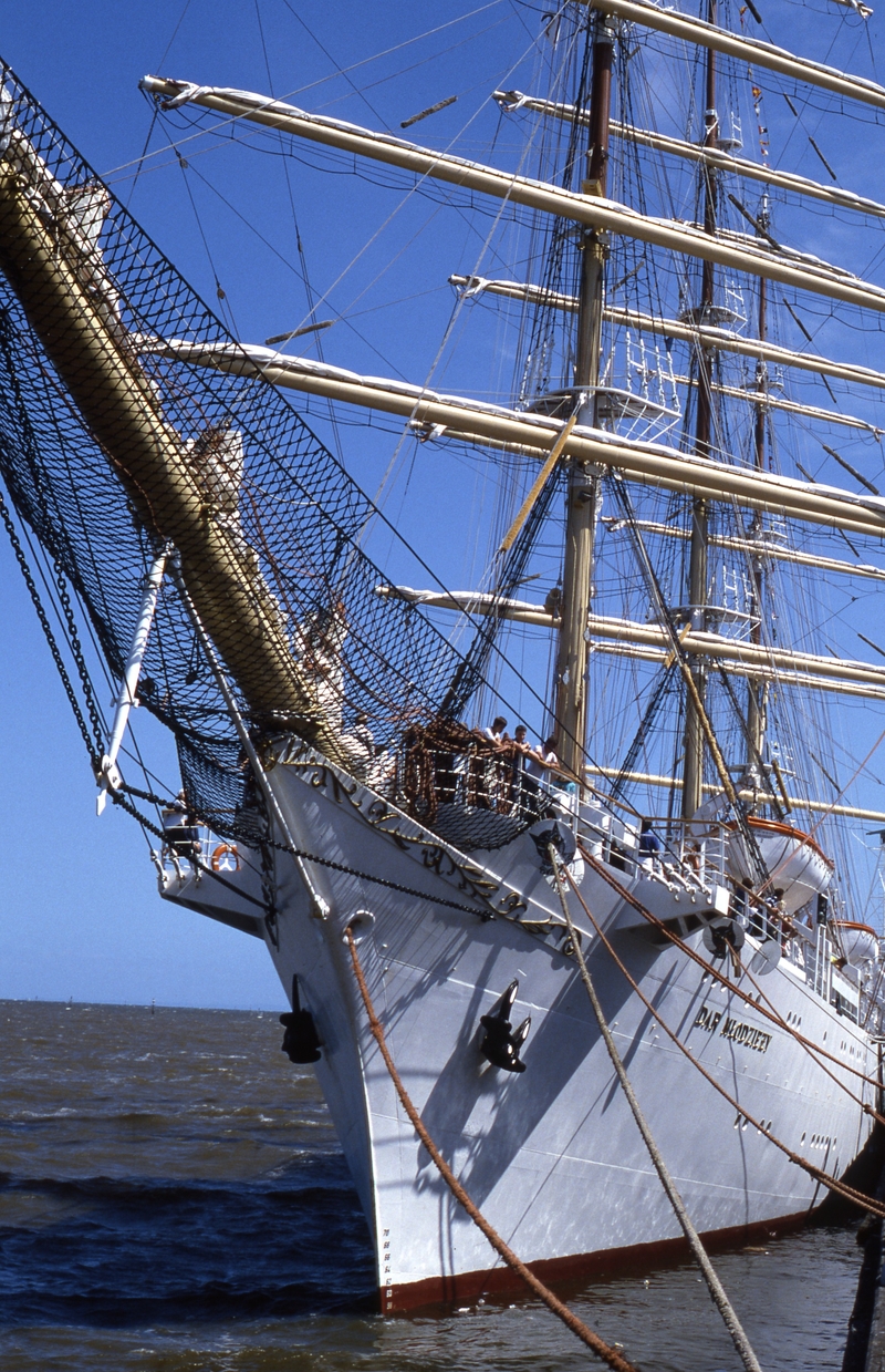 400563: Port Melbourne Victoria Prince's Pier Tall Ships visit Dar Mlodziezy