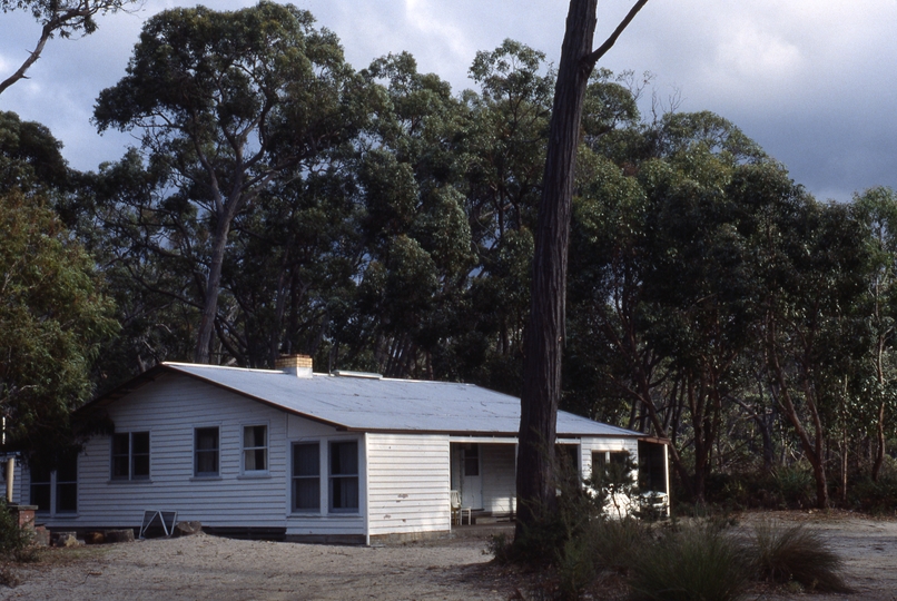 400599: Lake Wartook Victoria Lowery Lodge