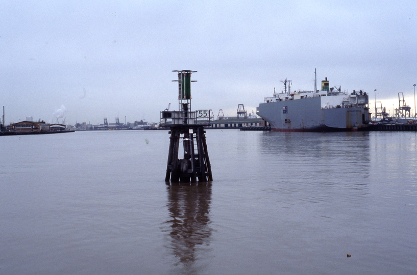 400623: Melbourne Victoria Victoria Dock looking downstream along Yarra River