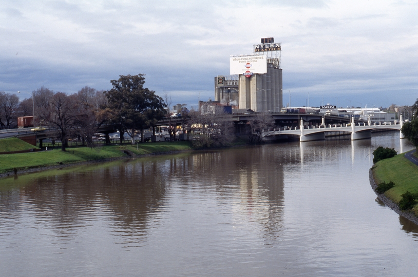 400629: Melbourne Victoria View looking upstream along Yarra Rver from Morell Bridge