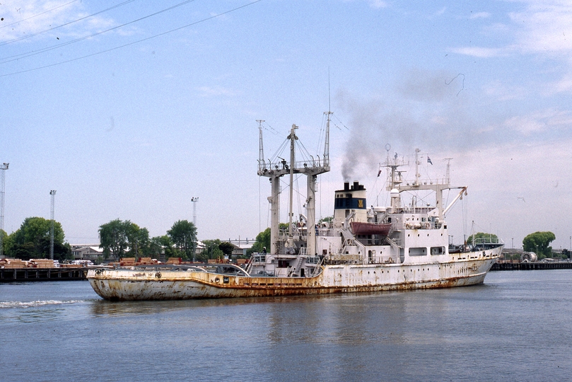 400635: Yarra opposite Victoria Dock Chinese Tug with A J Wagglen Dock in tow off to China (later lost at sea), Photo Michael Venn