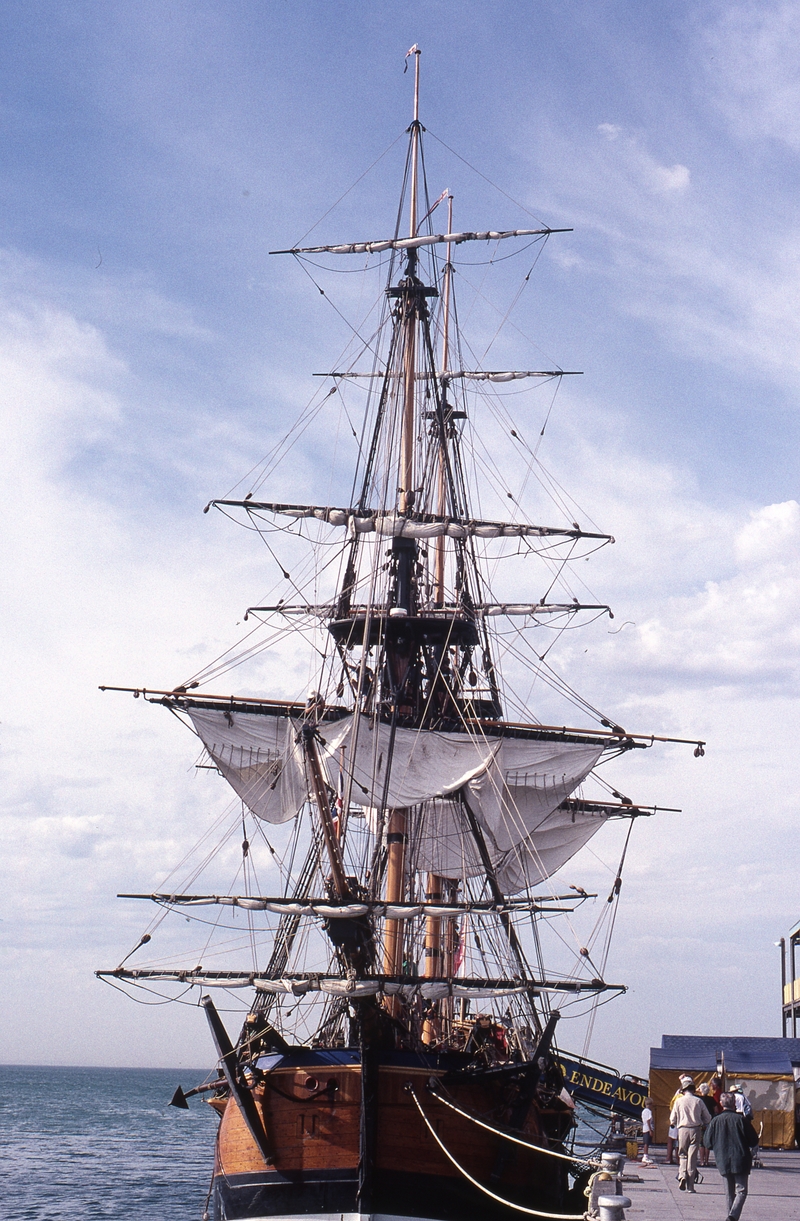 400646: Port Melbourne Victoria Station Pier Replica Cook's Endeavour