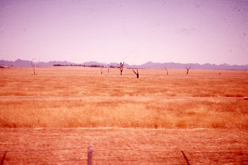 400662: The Grampians Victoria viewed from train near Glenorchy looking West