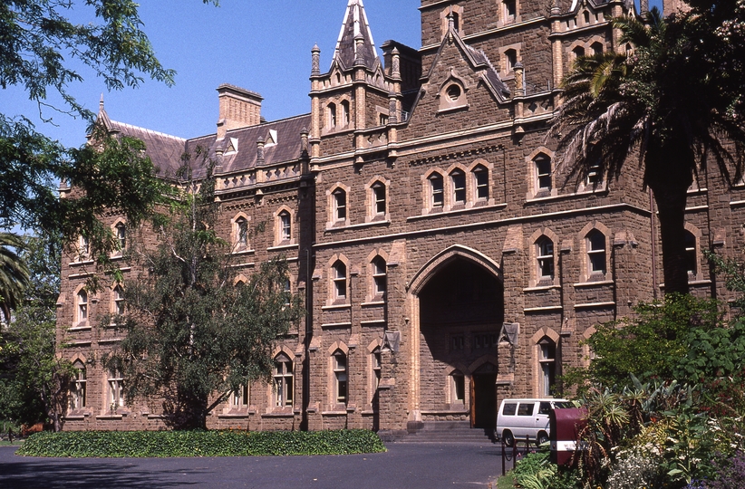 400679: Melbourne University Victoria Ormond College