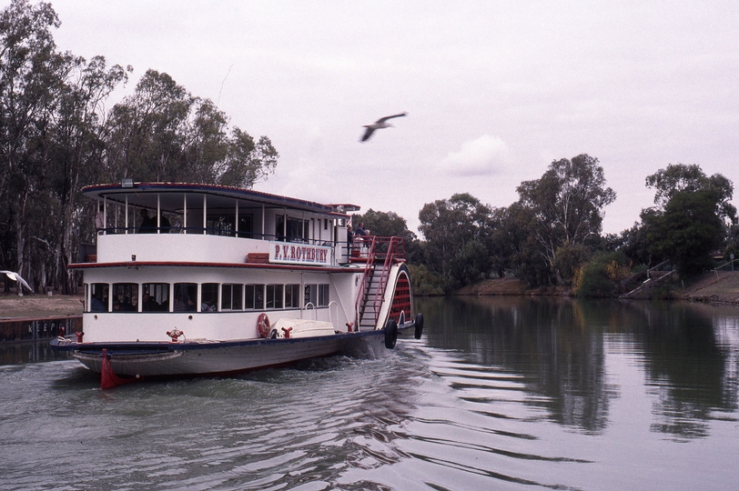 400691: Murray River NSW near Mildura PV Rothbury proceeding upstream from Lock 11