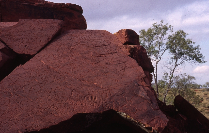 400777: Ewaninga Rick Carvings NT