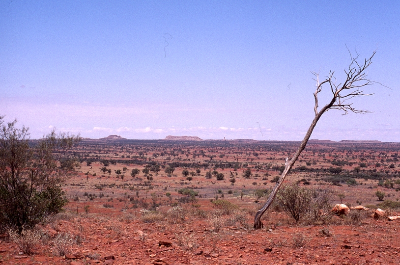 400780: Ridge 10 km North of Chambers Pillar NT looking South