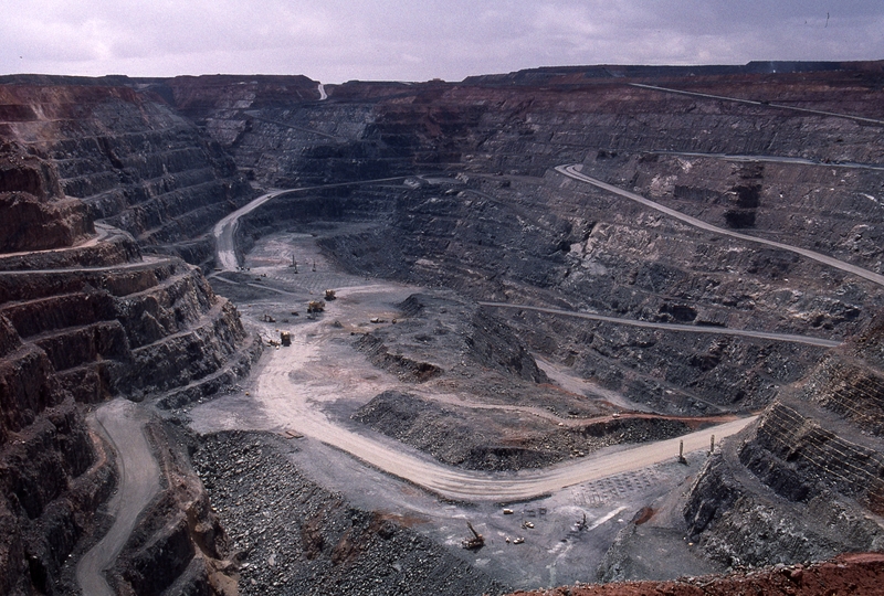 400952: near Boulder WA The Big Pit