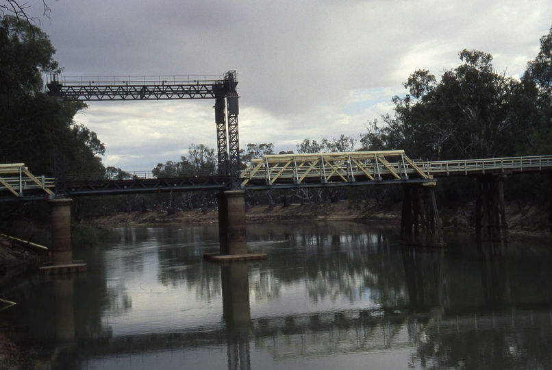 401018: Tooleybuc Road Bridge NSW looking upstream Victorian bank at right