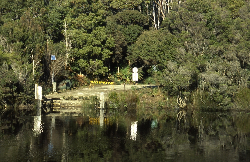 401023: Pieman River Tasmania South Approach to Corinna punt