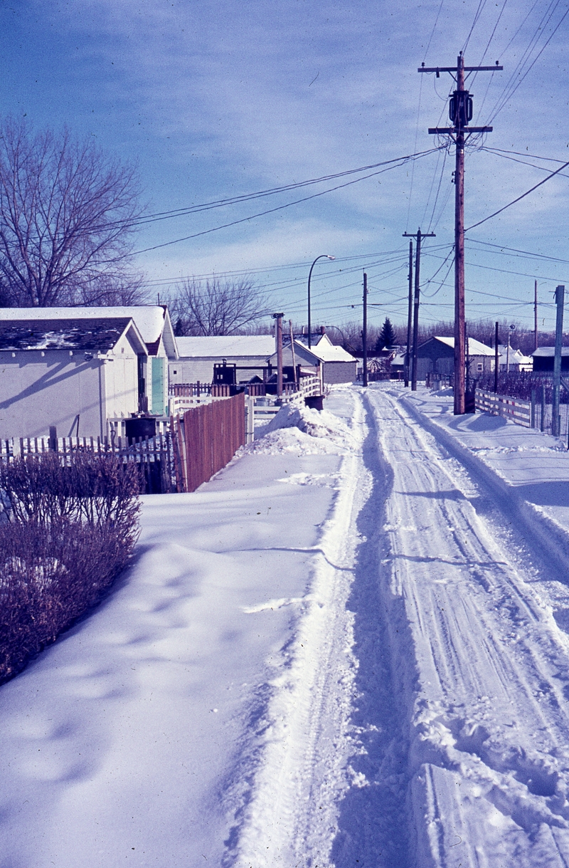 401135: Medicine Hat AB Canada Alley on 'Flats'