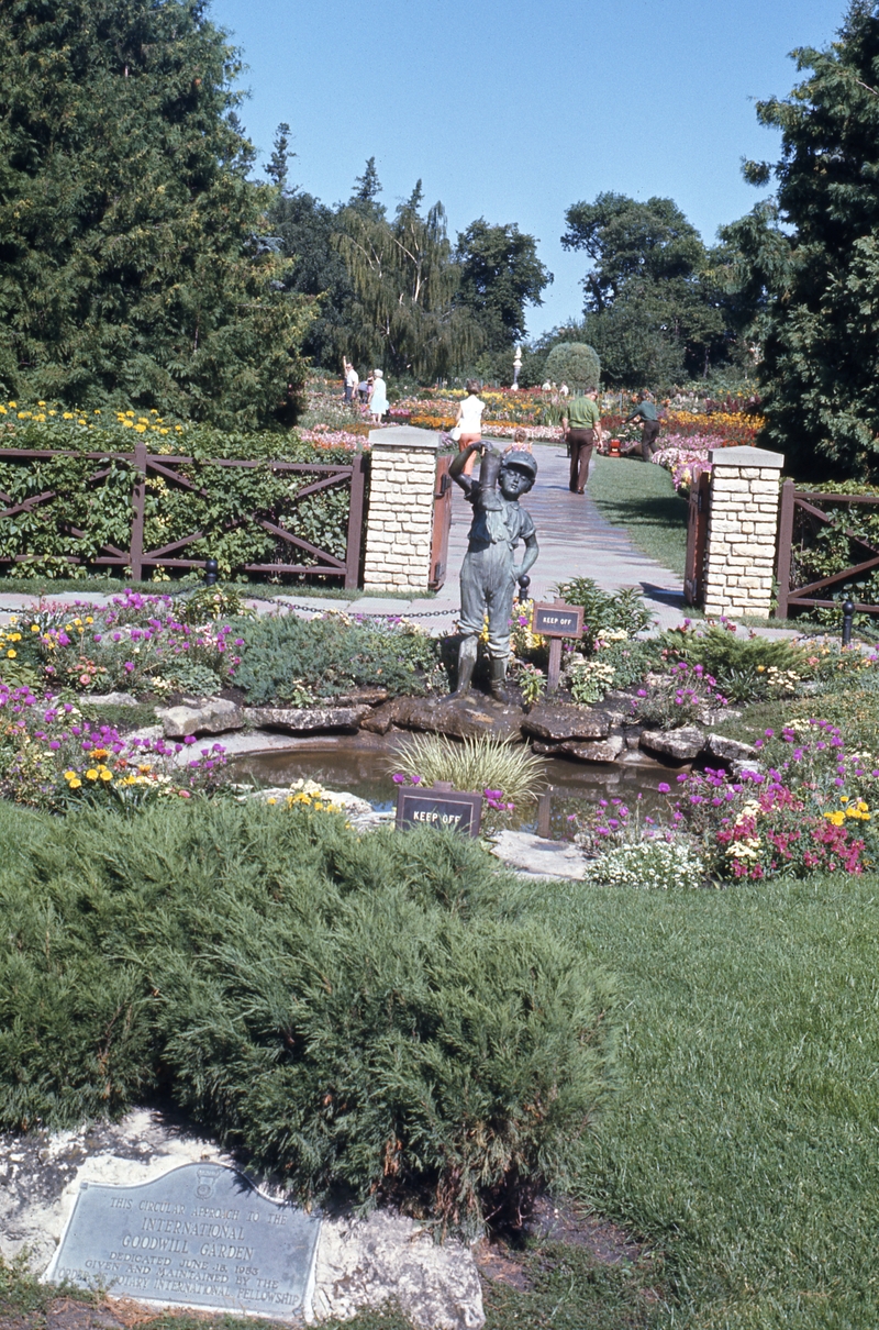 401176: Winnipeg MB Canada English Garden Assiniboine Park