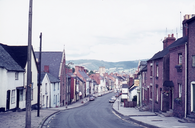 401369: Welshpool Montgomeryshire Wales Houses near Raven Square