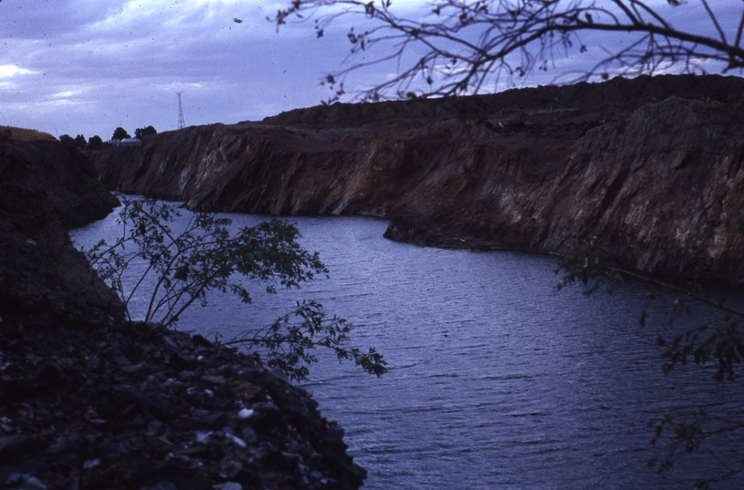 401542: Southern Cross Western Australia Fraser Mine Photo Wendy Langford