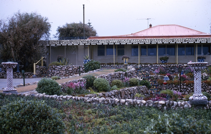 401710: Safety Bay Western Australia Decorated House Photo Wendy Langford